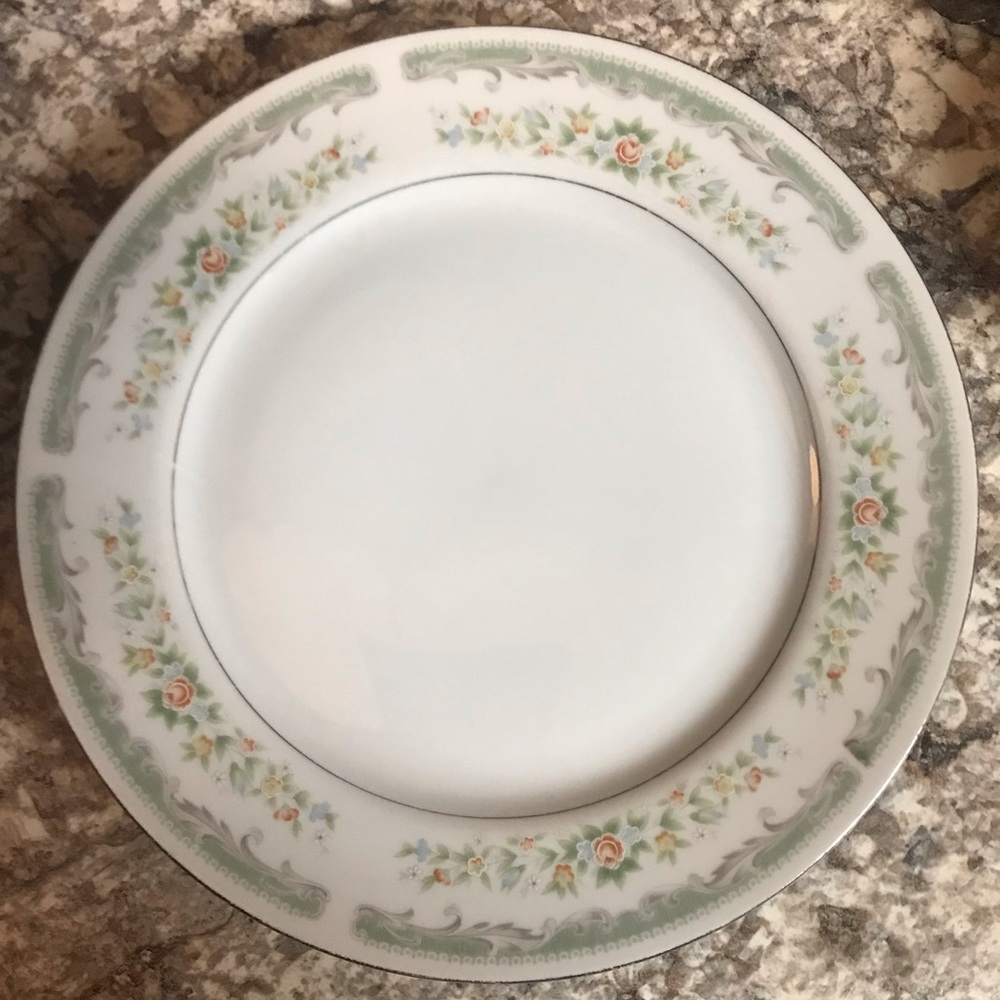 Roseville Translucent Dinner Plate